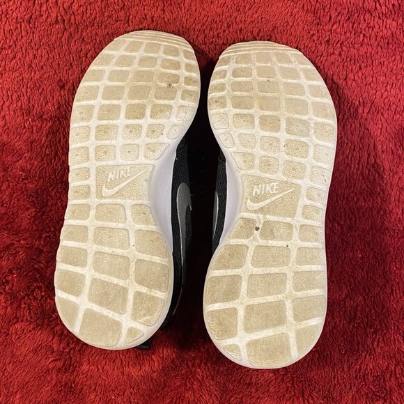 Nike Roshe Running Shoe - Black with Metallic Light Silver Swish - W Size 8.5 - Picture 7 of 9